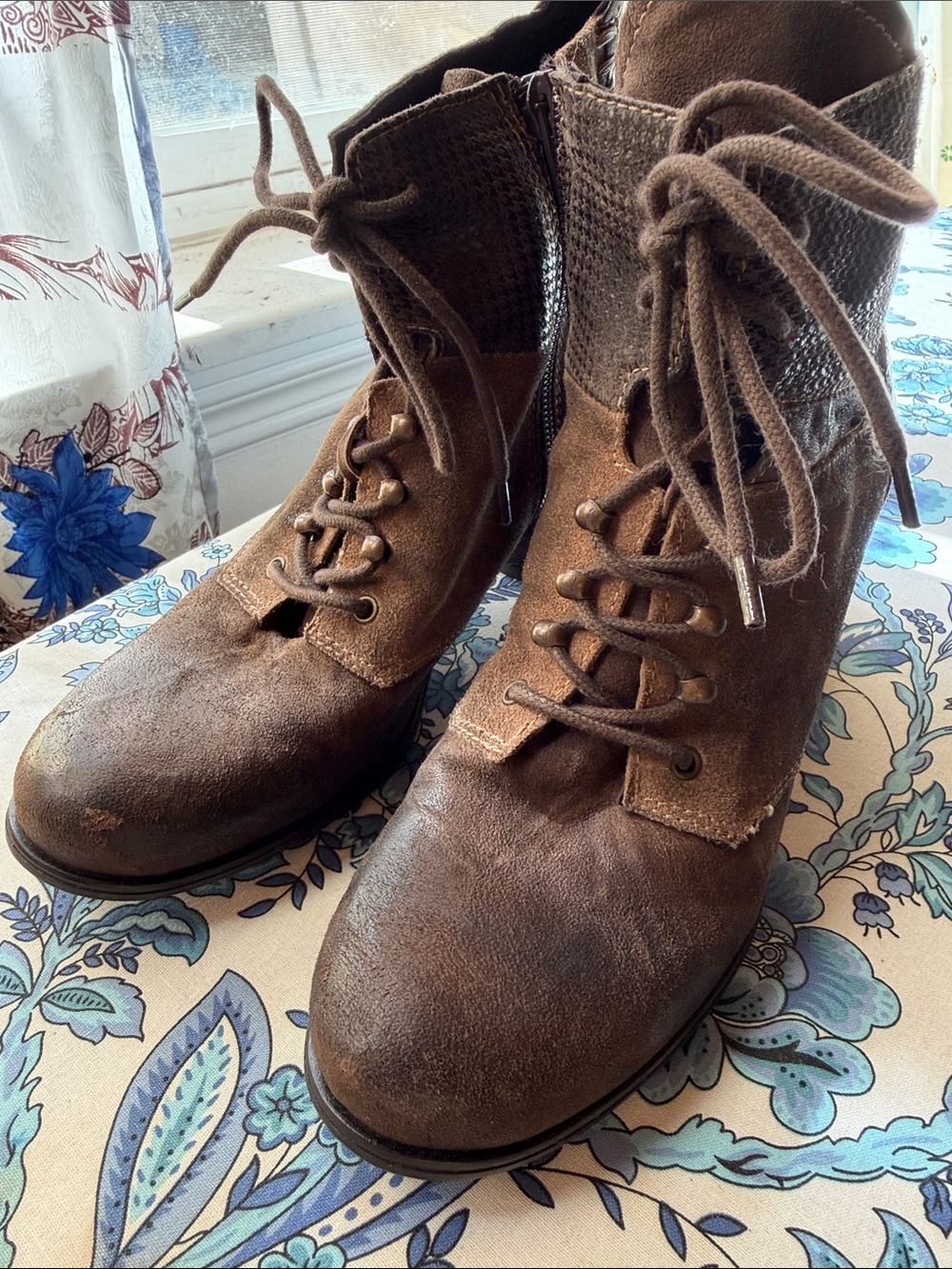 Women's UNUSUAL SHOES handmade in Tuscany brown leather ankle boots 6